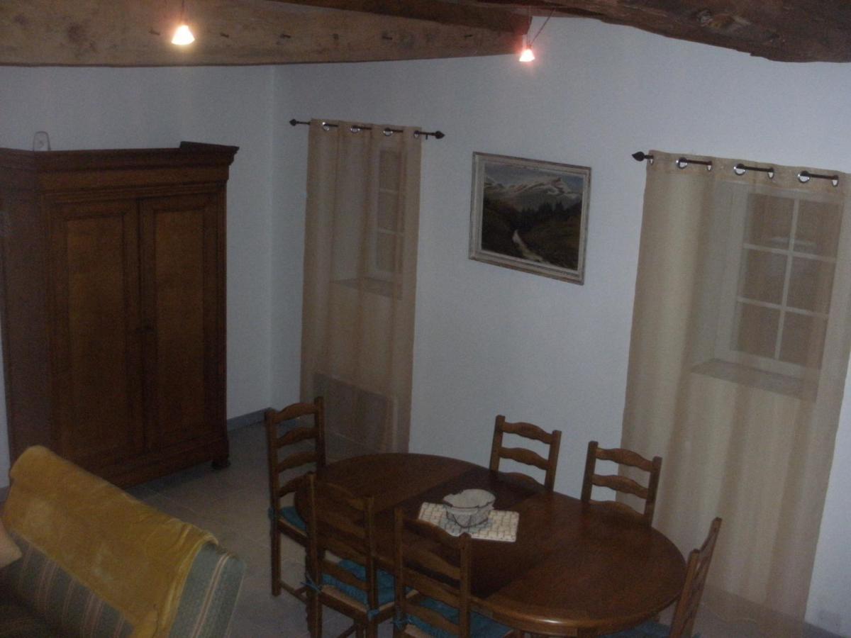 Grange Dans Ancien Corps De Ferme Hotel Bellengreville  Екстериор снимка