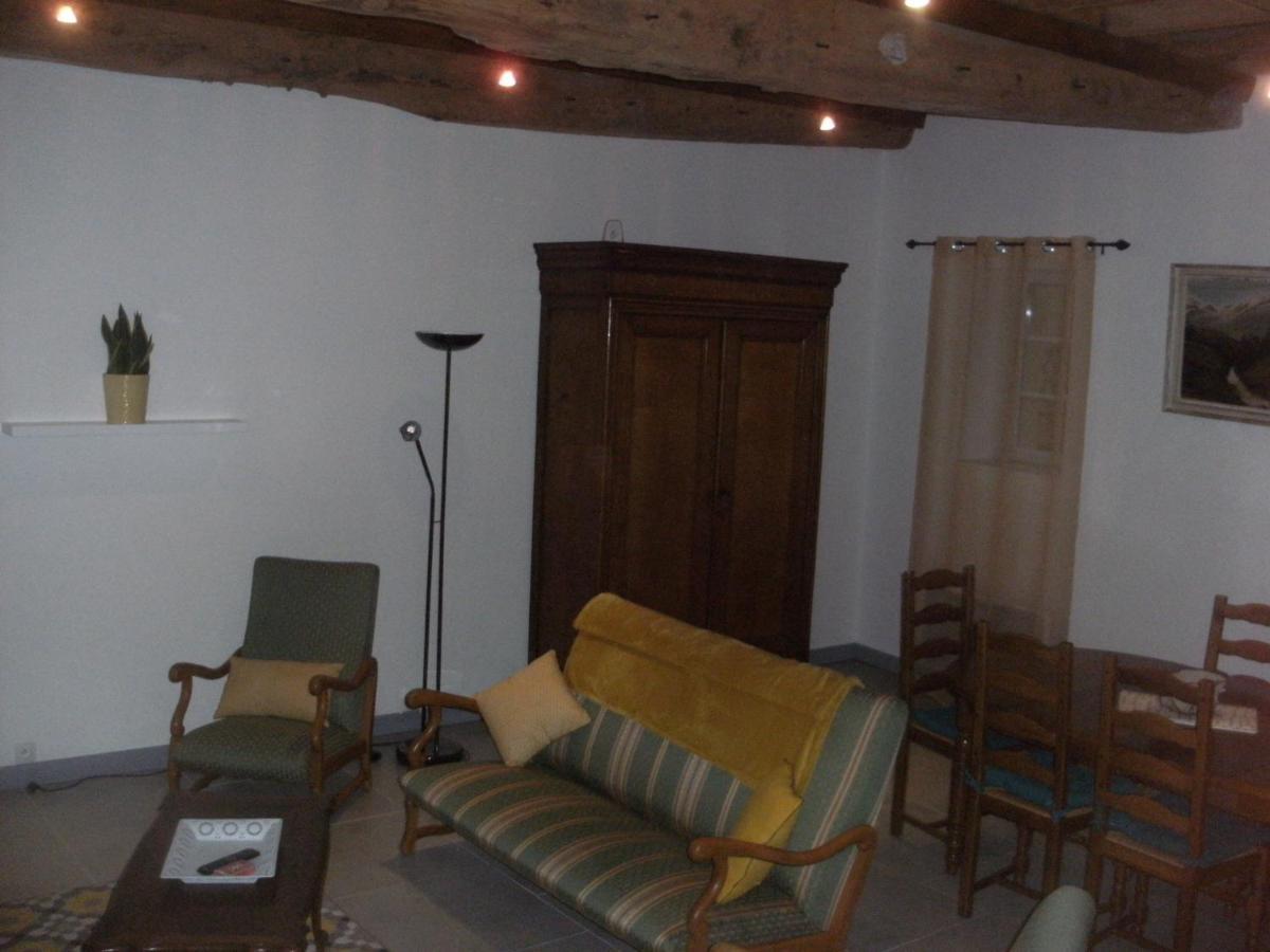 Grange Dans Ancien Corps De Ferme Hotel Bellengreville  Екстериор снимка